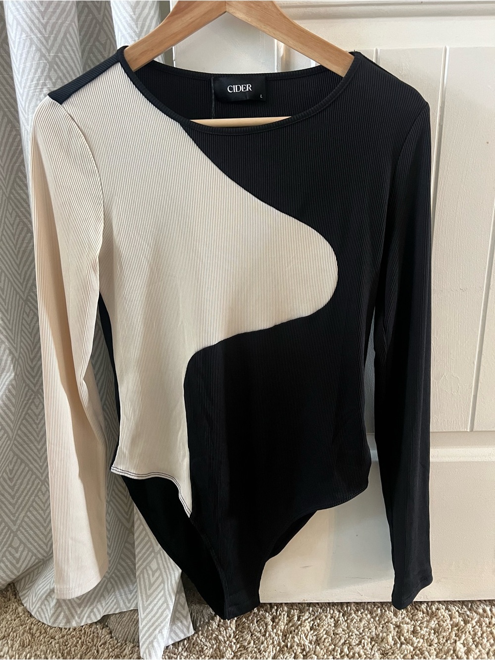 Black & Cream Two-Tone Ribbed Long-Sleeve Bodysuit Mod Large